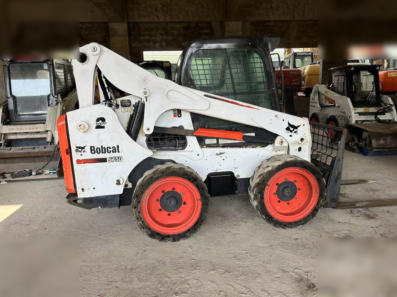 BOBCAT S750 - Mini chargeuse: photos 1 BOBCAT S750 - Mini chargeuse: photos 1