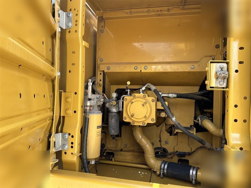 CATERPILLAR 320 - Pelle sur chenille: photos 4 CATERPILLAR 320 - Pelle sur chenille: photos 4