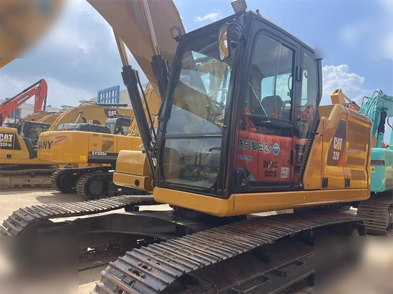 CATERPILLAR 320 - Pelle sur chenille: photos 2 CATERPILLAR 320 - Pelle sur chenille: photos 2