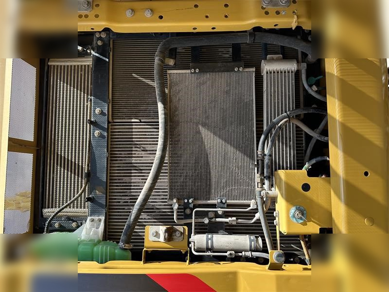 CATERPILLAR 320 - Pelle sur chenille: photos 5 CATERPILLAR 320 - Pelle sur chenille: photos 5