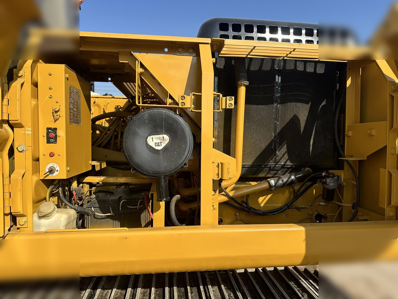 CATERPILLAR 320BL - Pelle sur chenille: photos 5 CATERPILLAR 320BL - Pelle sur chenille: photos 5