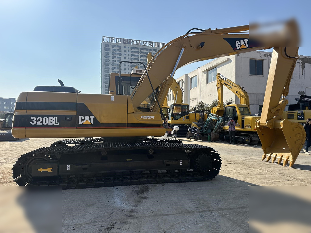 CATERPILLAR 320BL - Pelle sur chenille: photos 2 CATERPILLAR 320BL - Pelle sur chenille: photos 2