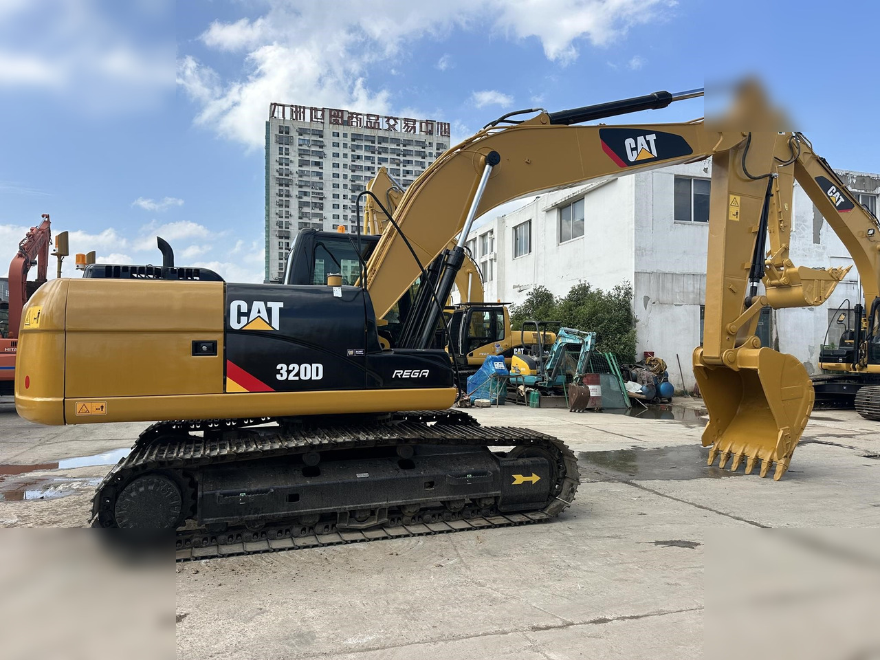 CATERPILLAR 320D - Pelle sur chenille: photos 3 CATERPILLAR 320D - Pelle sur chenille: photos 3