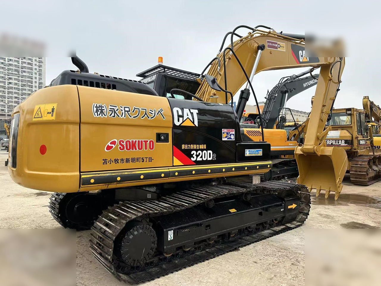 CATERPILLAR 320D2 - Pelle sur chenille: photos 2 CATERPILLAR 320D2 - Pelle sur chenille: photos 2