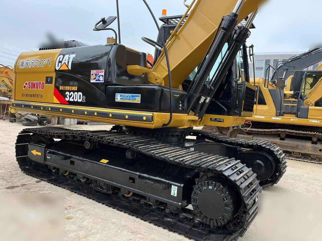 CATERPILLAR 320D2 - Pelle sur chenille: photos 5 CATERPILLAR 320D2 - Pelle sur chenille: photos 5