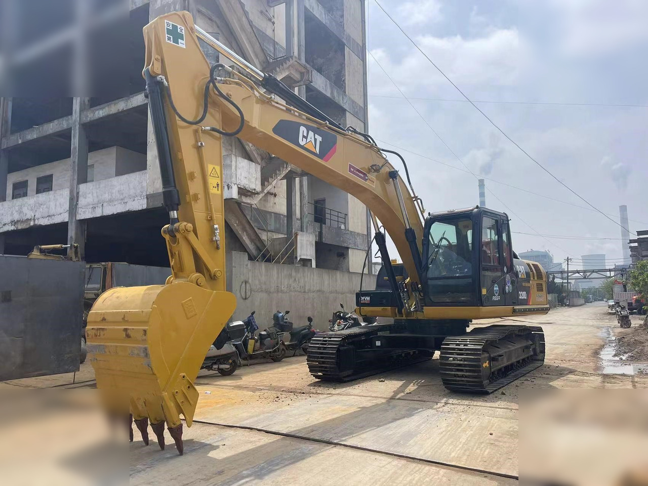 CATERPILLAR 320DL - Pelle sur chenille: photos 3 CATERPILLAR 320DL - Pelle sur chenille: photos 3
