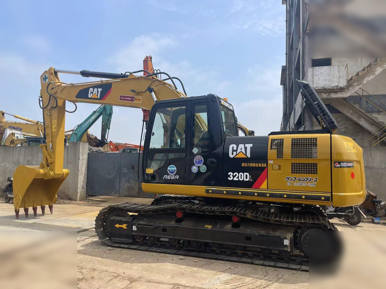 CATERPILLAR 320DL - Pelle sur chenille: photos 1 CATERPILLAR 320DL - Pelle sur chenille: photos 1