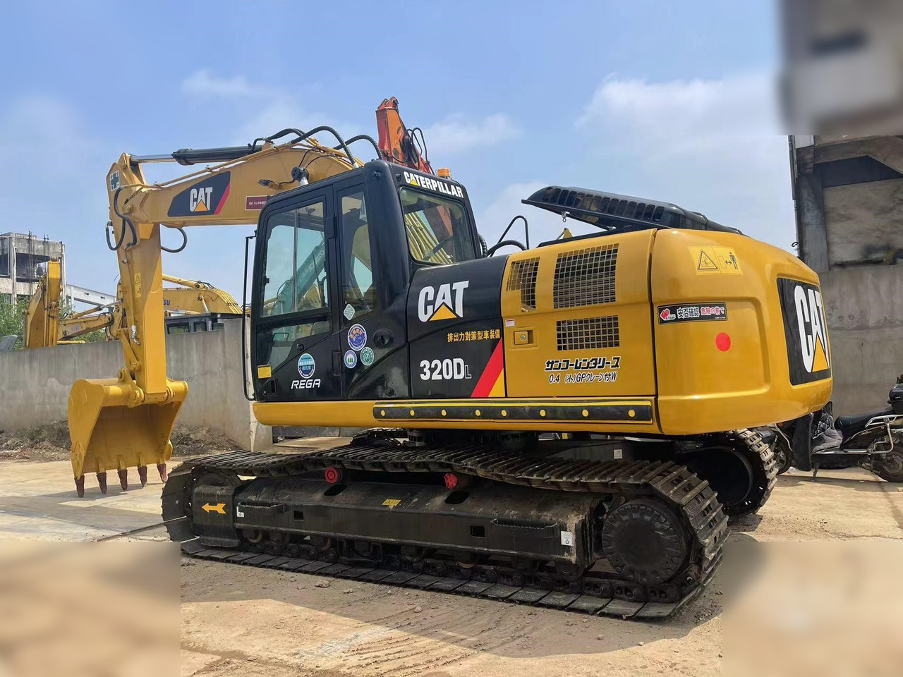 CATERPILLAR 320DL - Pelle sur chenille: photos 2 CATERPILLAR 320DL - Pelle sur chenille: photos 2
