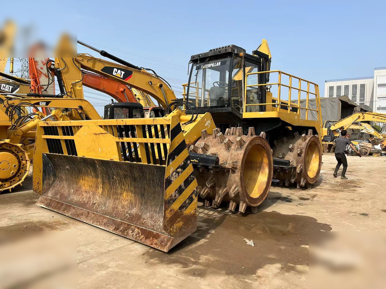 CATERPILLAR 826G - Compacteur à pieds de mouton/ Monocylindre: photos 1 CATERPILLAR 826G - Compacteur à pieds de mouton/ Monocylindre: photos 1