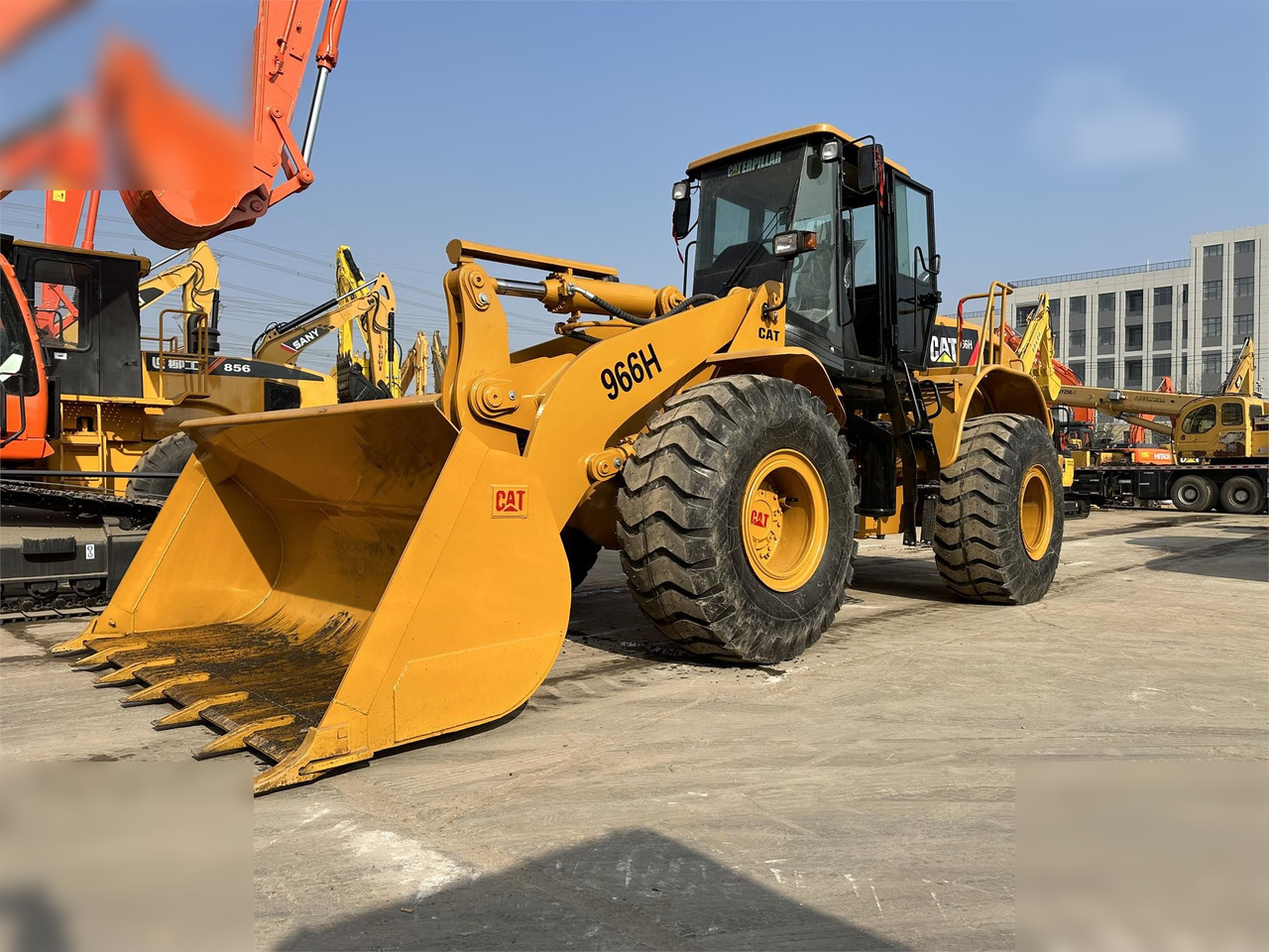 CATERPILLAR 966H - Chargeuse sur pneus: photos 4 CATERPILLAR 966H - Chargeuse sur pneus: photos 4