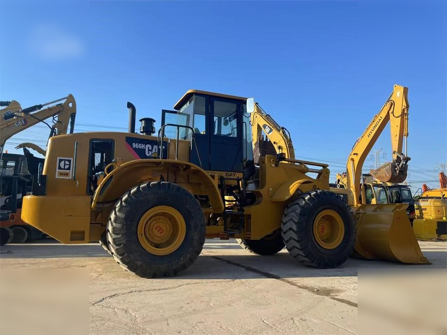 CATERPILLAR 966H - Chargeuse sur pneus: photos 2 CATERPILLAR 966H - Chargeuse sur pneus: photos 2