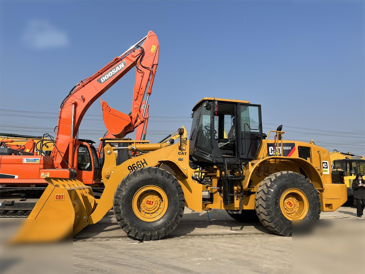 CATERPILLAR 966H - Chargeuse sur pneus: photos 1 CATERPILLAR 966H - Chargeuse sur pneus: photos 1