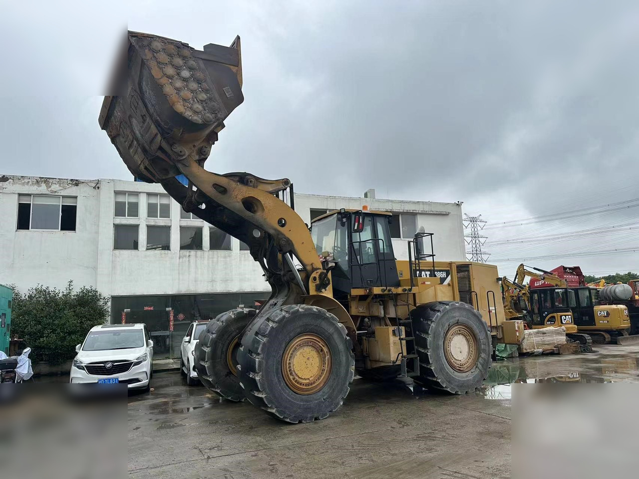 CATERPILLAR 986H - Chargeuse sur pneus: photos 2 CATERPILLAR 986H - Chargeuse sur pneus: photos 2