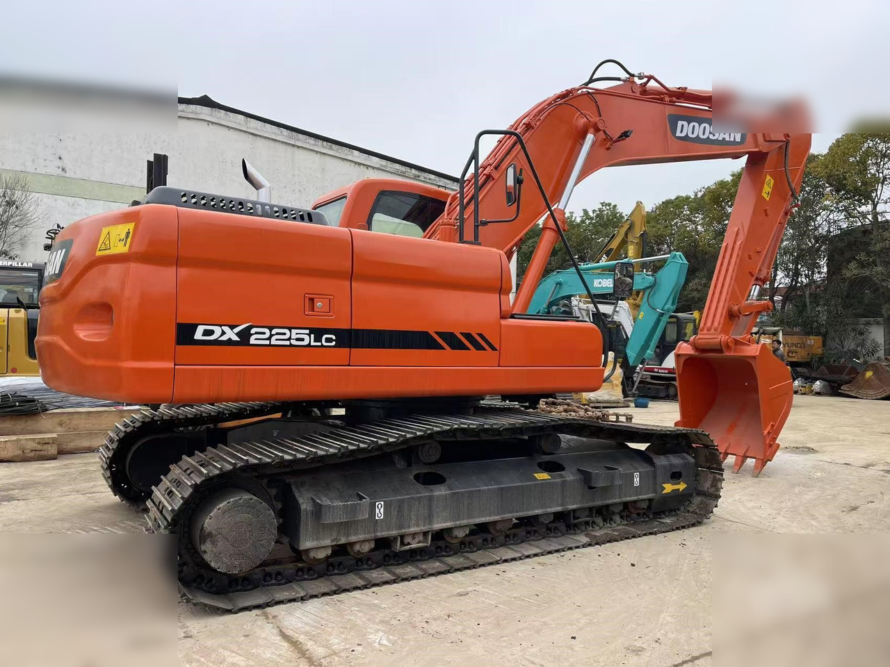DOOSAN DX225 LC - Pelle sur chenille: photos 3 DOOSAN DX225 LC - Pelle sur chenille: photos 3