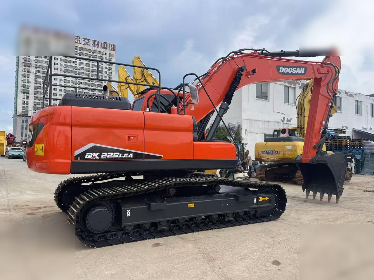 DOOSAN DX225 LC - Pelle sur chenille: photos 2 DOOSAN DX225 LC - Pelle sur chenille: photos 2