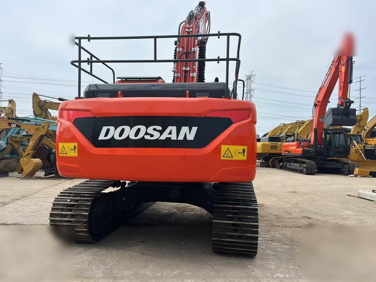 DOOSAN DX225 LC - Pelle sur chenille: photos 3 DOOSAN DX225 LC - Pelle sur chenille: photos 3