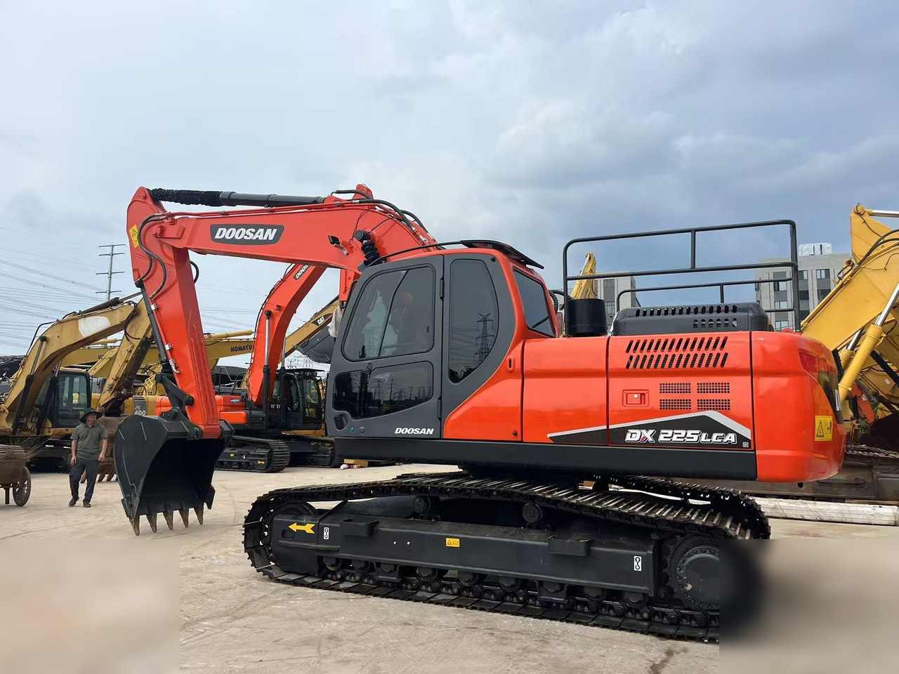 DOOSAN DX225 LC - Pelle sur chenille: photos 1 DOOSAN DX225 LC - Pelle sur chenille: photos 1