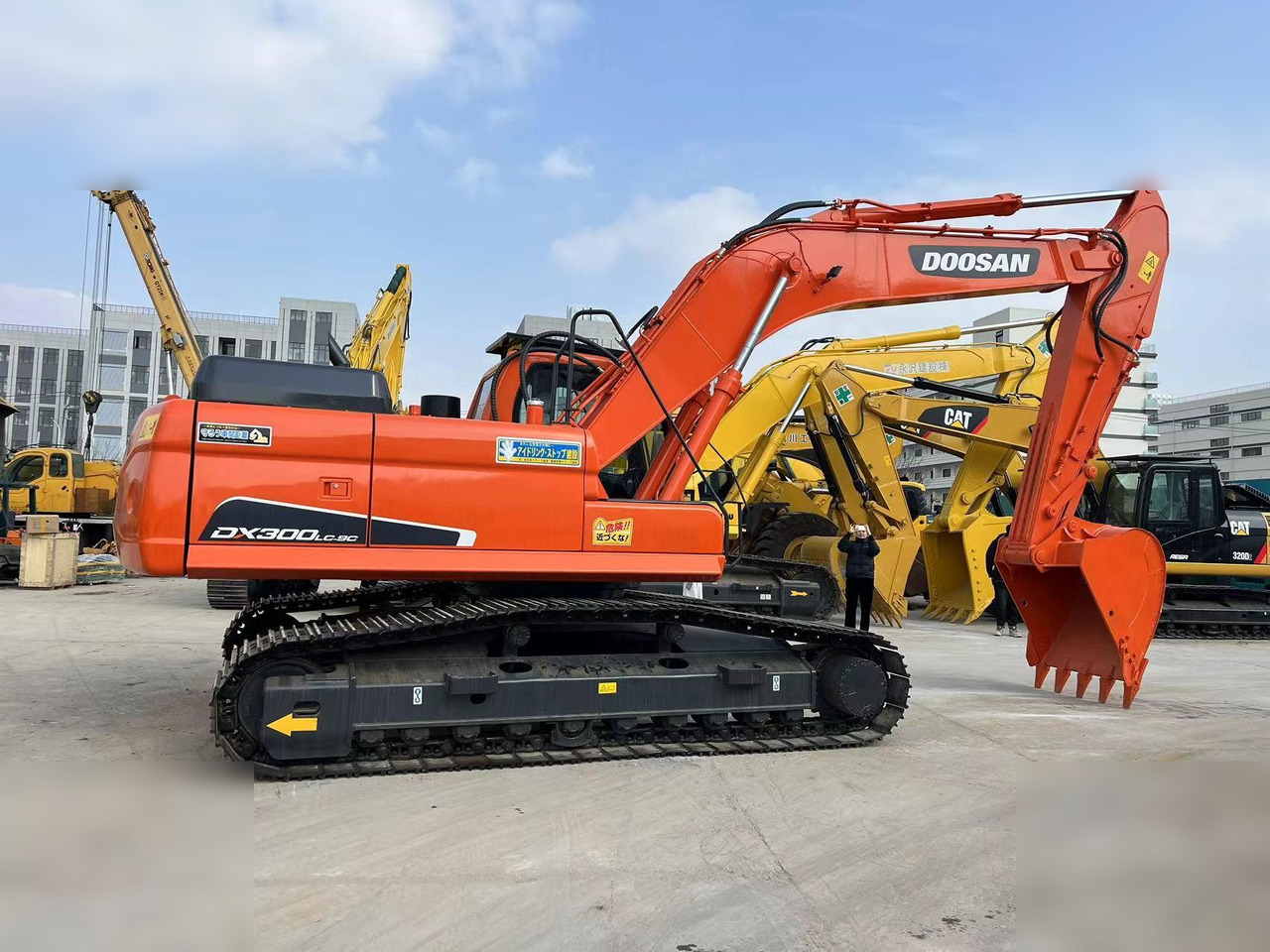 DOOSAN DX300 LC-9C - Pelle sur chenille: photos 1 DOOSAN DX300 LC-9C - Pelle sur chenille: photos 1