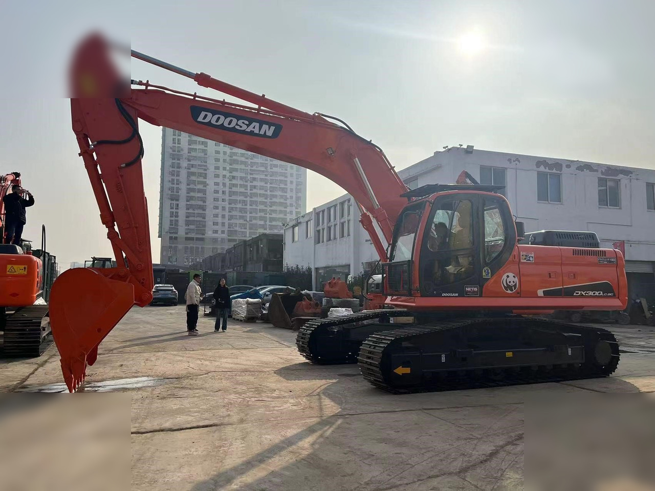 DOOSAN DX300 LC-9C - Pelle sur chenille: photos 1 DOOSAN DX300 LC-9C - Pelle sur chenille: photos 1