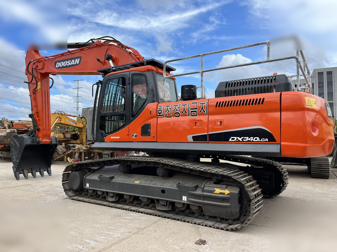 DOOSAN DX340 LCA - Pelle sur chenille: photos 1 DOOSAN DX340 LCA - Pelle sur chenille: photos 1