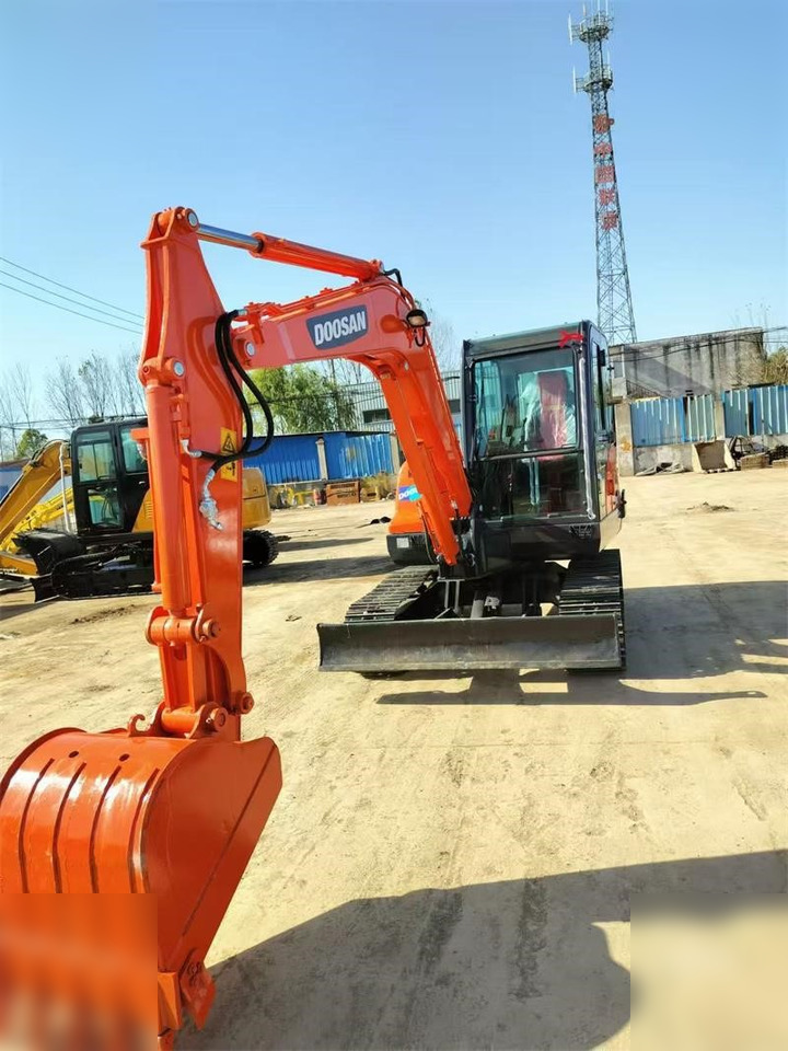 DOOSAN DX60-9C - Pelle sur chenille: photos 4 DOOSAN DX60-9C - Pelle sur chenille: photos 4