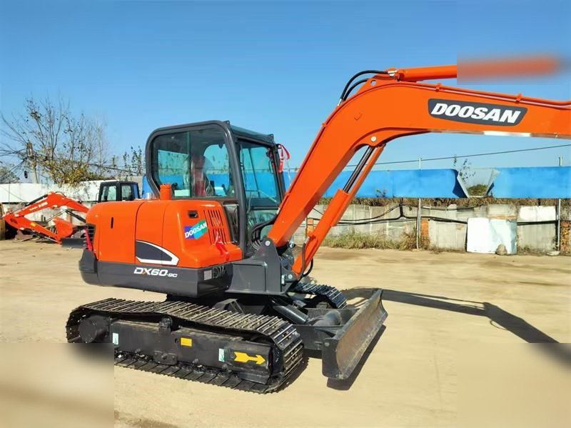 DOOSAN DX60-9C - Pelle sur chenille: photos 3 DOOSAN DX60-9C - Pelle sur chenille: photos 3