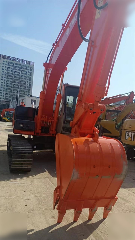 HITACHI EX120-5 - Pelle sur chenille: photos 4 HITACHI EX120-5 - Pelle sur chenille: photos 4