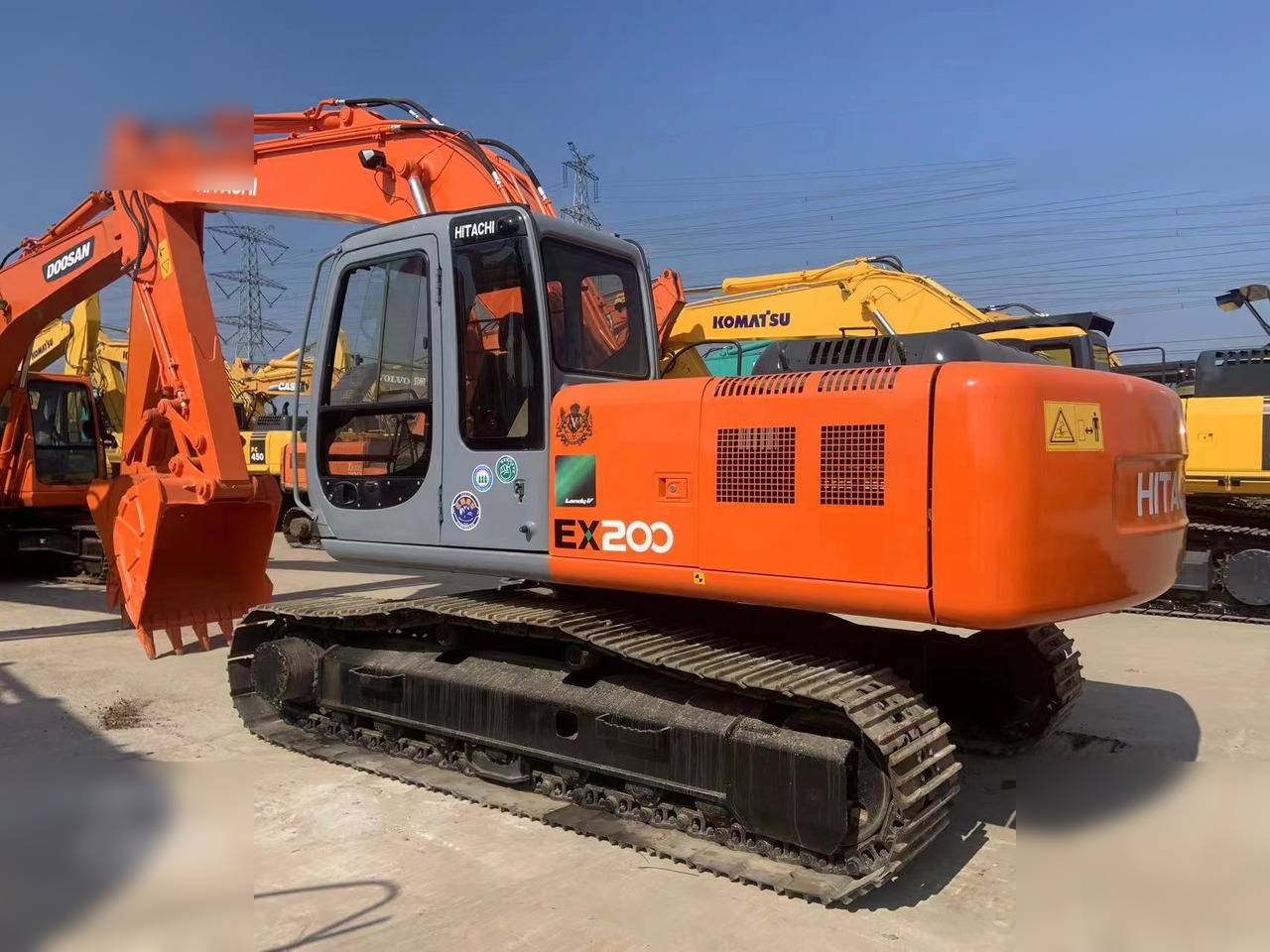 HITACHI EX200-5 - Pelle sur chenille: photos 1 HITACHI EX200-5 - Pelle sur chenille: photos 1