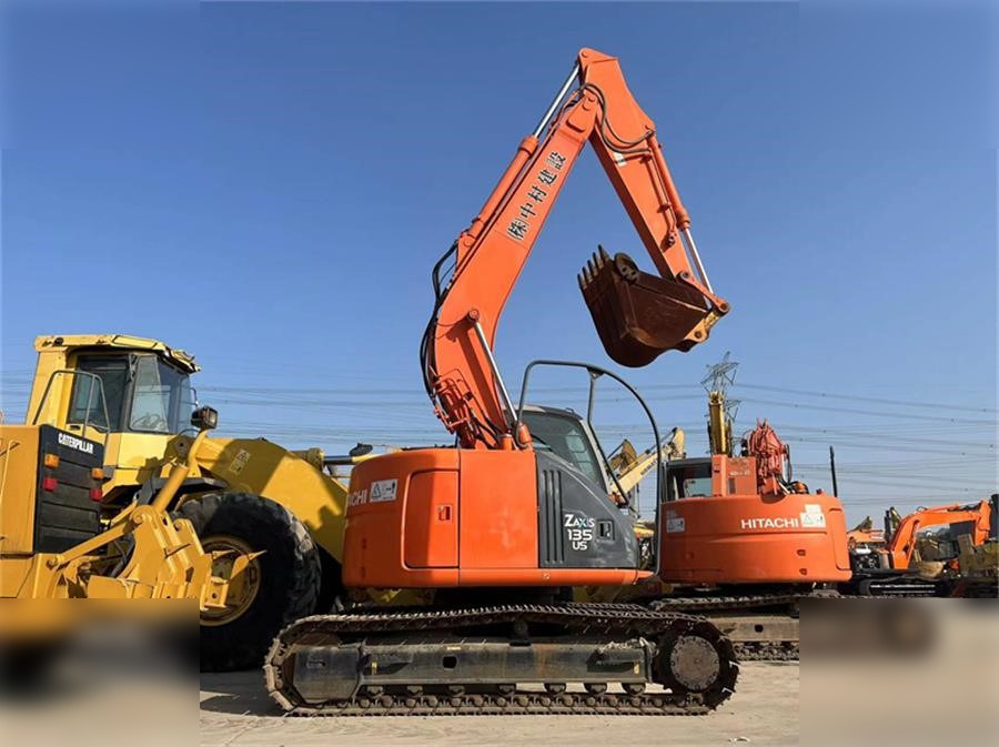 HITACHI ZX135US - Pelle sur chenille: photos 1 HITACHI ZX135US - Pelle sur chenille: photos 1