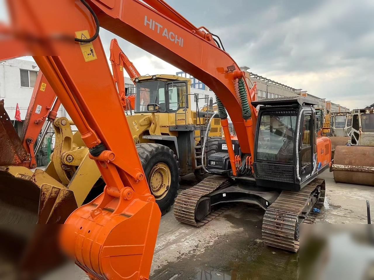 HITACHI ZX200 - Pelle sur chenille: photos 1 HITACHI ZX200 - Pelle sur chenille: photos 1