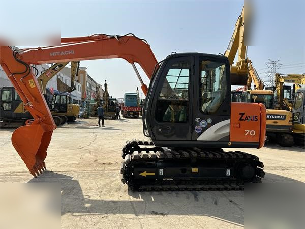 HITACHI ZX70 - Pelle sur chenille: photos 1 HITACHI ZX70 - Pelle sur chenille: photos 1