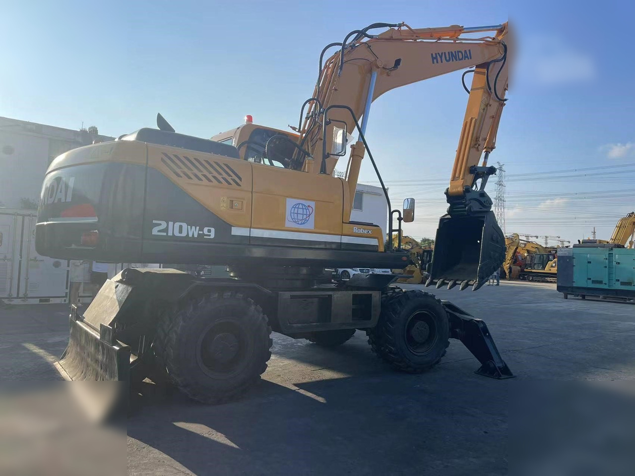 HYUNDAI ROBEX 210W-9 - Pelle sur pneus: photos 2 HYUNDAI ROBEX 210W-9 - Pelle sur pneus: photos 2