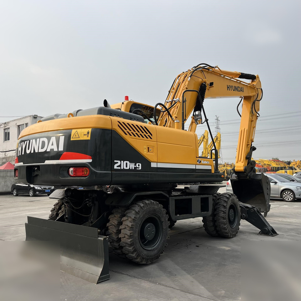 HYUNDAI ROBEX 210W-9 - Pelle sur pneus: photos 3 HYUNDAI ROBEX 210W-9 - Pelle sur pneus: photos 3