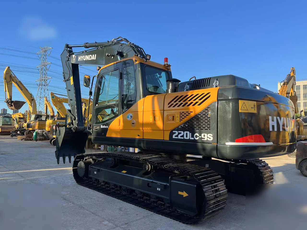 HYUNDAI ROBEX 220 LC-9S - Pelle sur chenille: photos 2 HYUNDAI ROBEX 220 LC-9S - Pelle sur chenille: photos 2