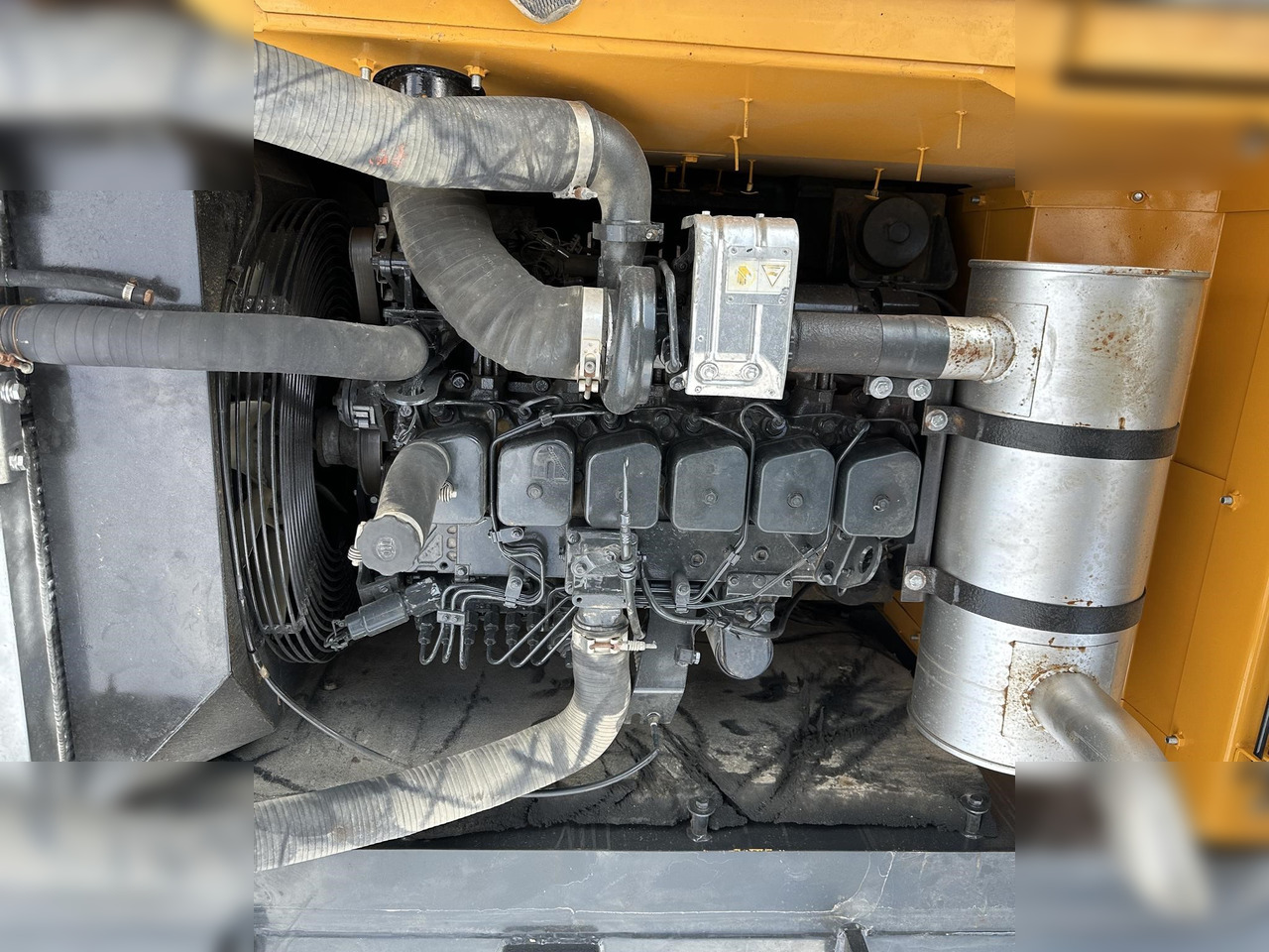 Pelle sur chenille HYUNDAI ROBEX 220 LC-9S: photos 6 Pelle sur chenille HYUNDAI ROBEX 220 LC-9S: photos 6