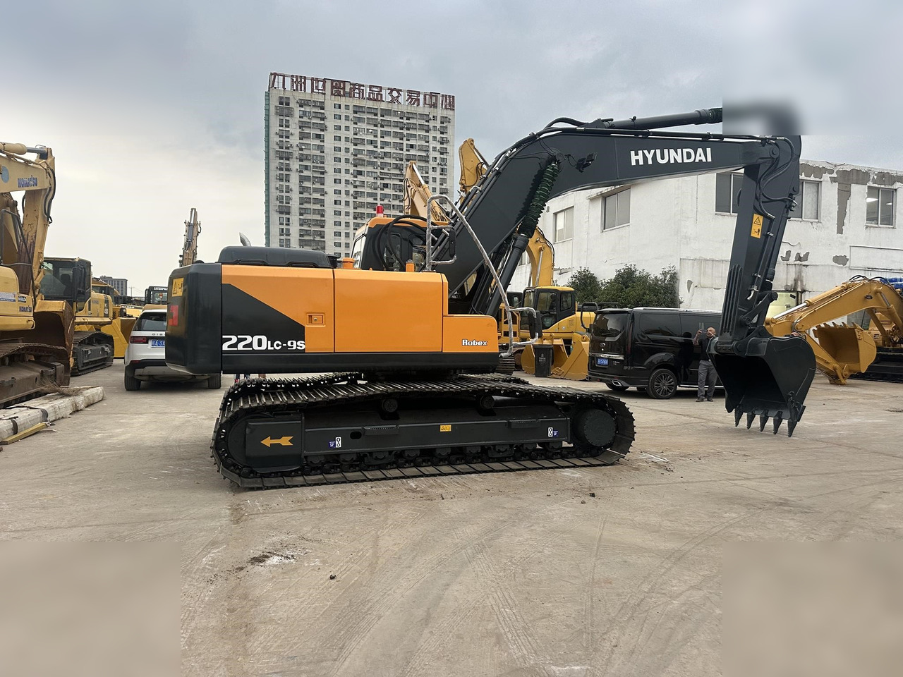 HYUNDAI ROBEX 220 LC-9S - Pelle sur chenille: photos 3 HYUNDAI ROBEX 220 LC-9S - Pelle sur chenille: photos 3