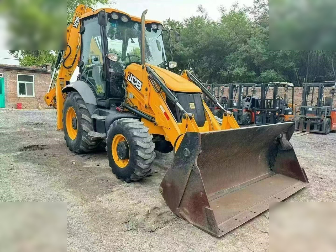 JCB 3CX - Tractopelle: photos 2 JCB 3CX - Tractopelle: photos 2