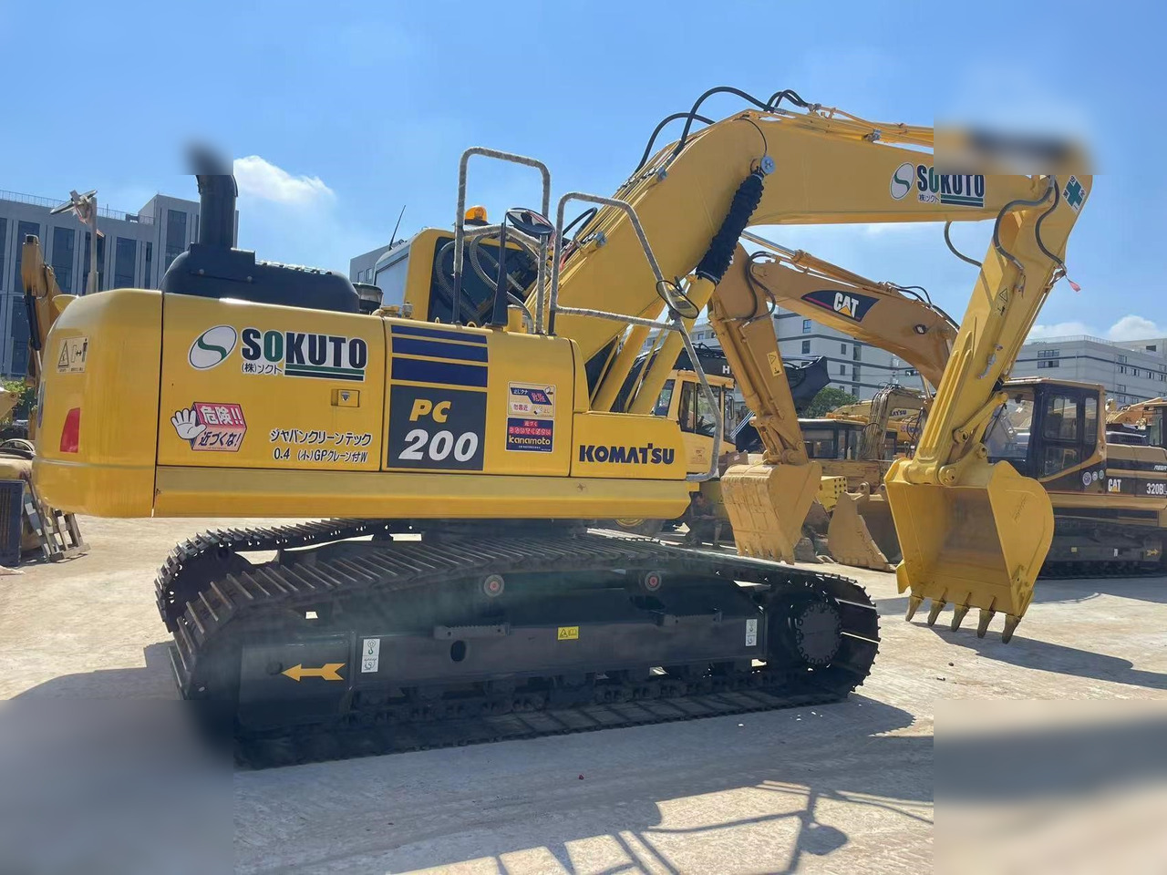 KOMATSU PC200-8 - Pelle sur chenille: photos 3 KOMATSU PC200-8 - Pelle sur chenille: photos 3