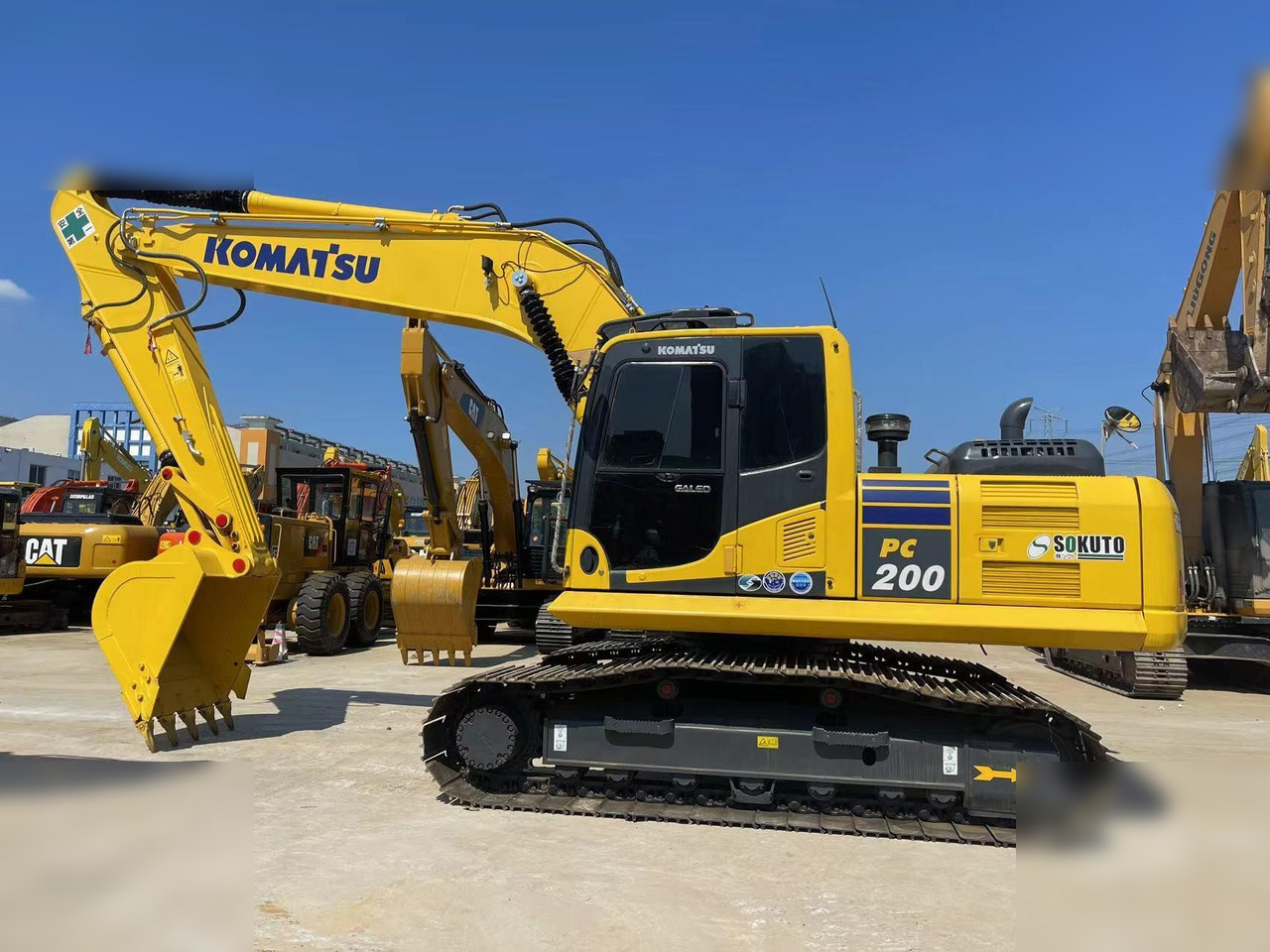 KOMATSU PC200-8 - Pelle sur chenille: photos 1 KOMATSU PC200-8 - Pelle sur chenille: photos 1