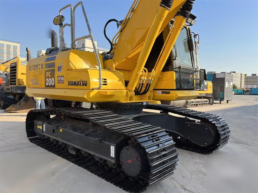 KOMATSU PC200-8 - Pelle sur chenille: photos 3 KOMATSU PC200-8 - Pelle sur chenille: photos 3