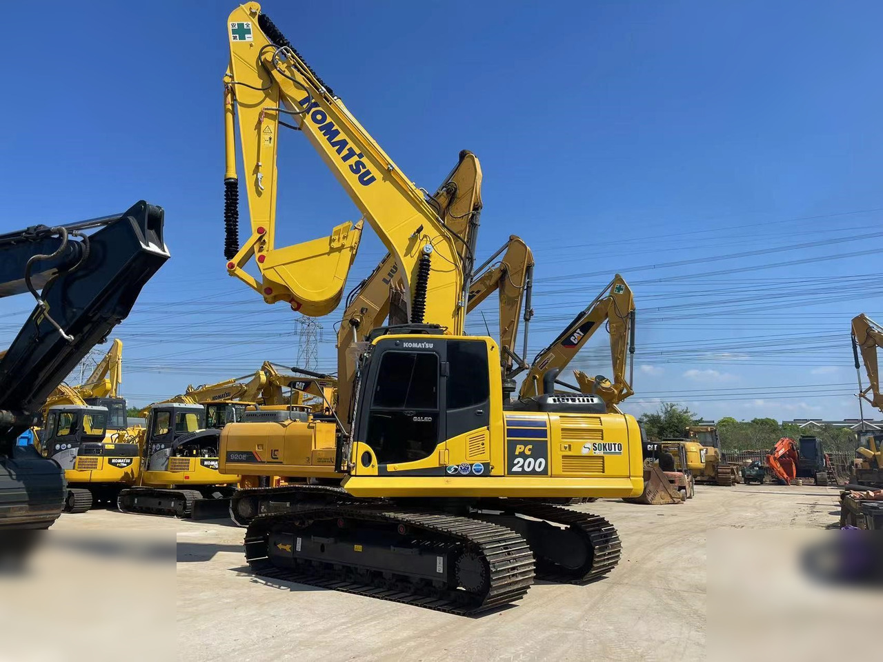 KOMATSU PC200-8 - Pelle sur chenille: photos 2 KOMATSU PC200-8 - Pelle sur chenille: photos 2