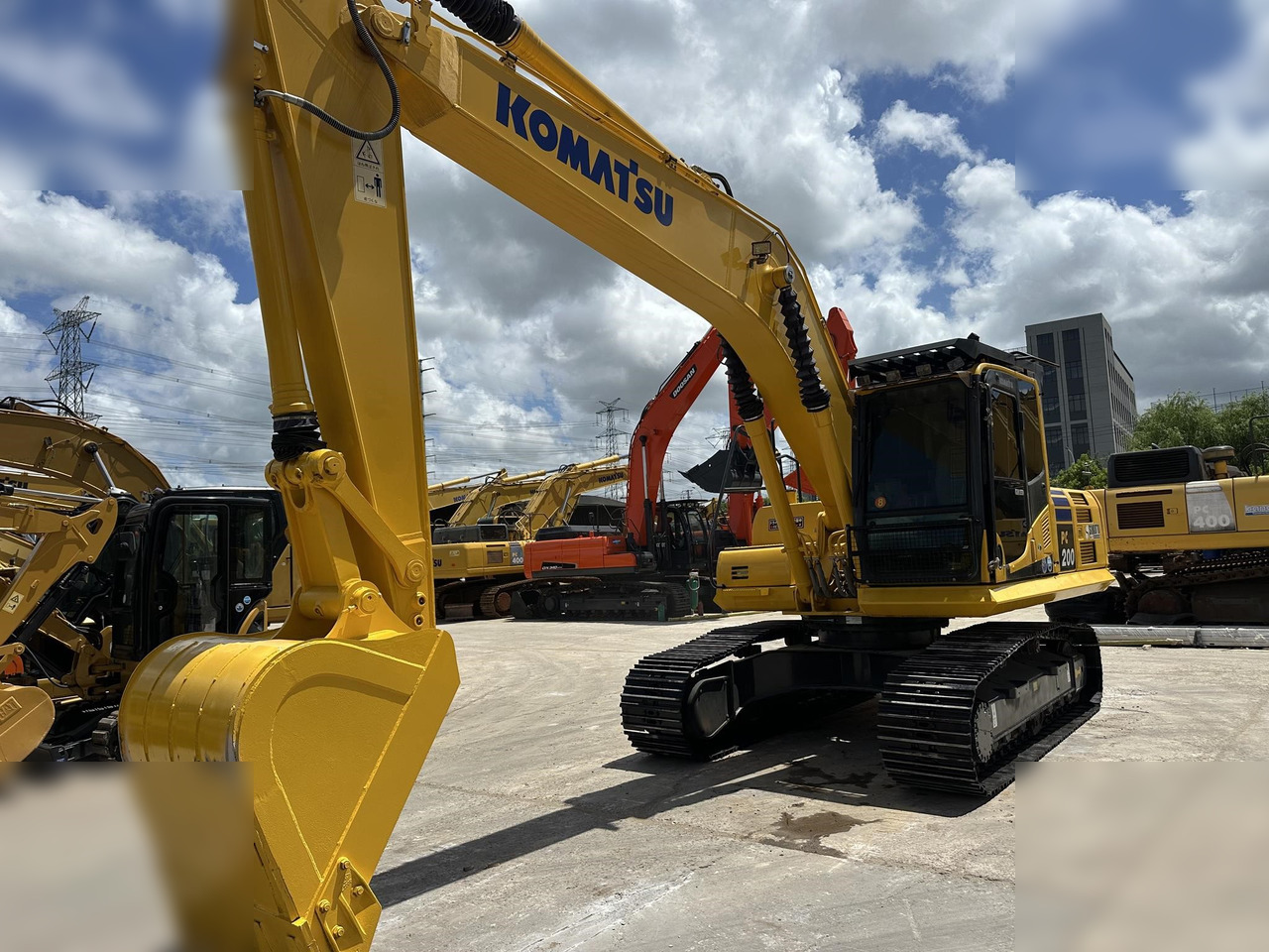 KOMATSU PC200-8 - Pelle sur chenille: photos 2 KOMATSU PC200-8 - Pelle sur chenille: photos 2