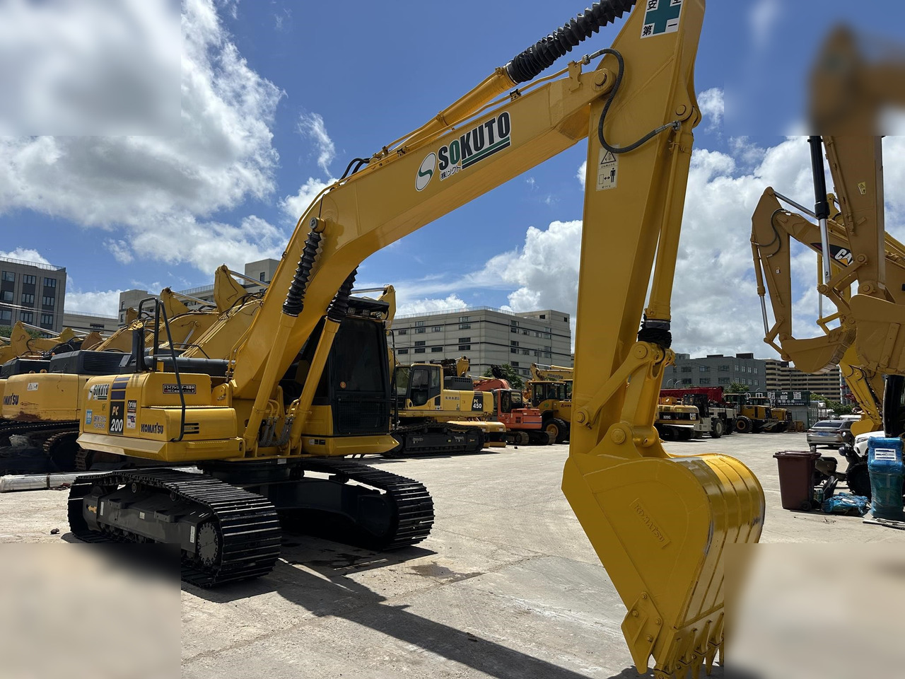KOMATSU PC200-8 - Pelle sur chenille: photos 3 KOMATSU PC200-8 - Pelle sur chenille: photos 3