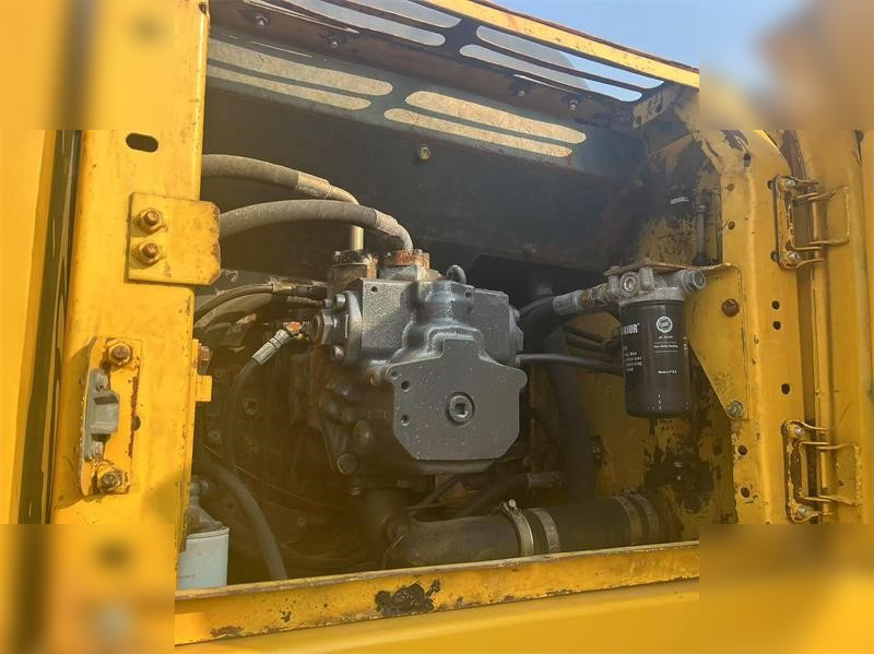 KOMATSU PC220-7 en crédit-bail KOMATSU PC220-7: photos 8