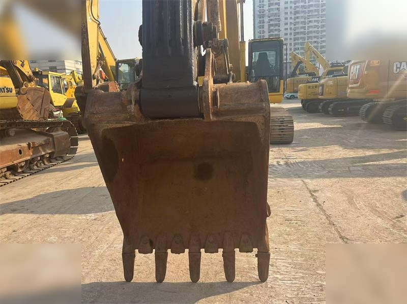 KOMATSU PC220-7 en crédit-bail KOMATSU PC220-7: photos 6