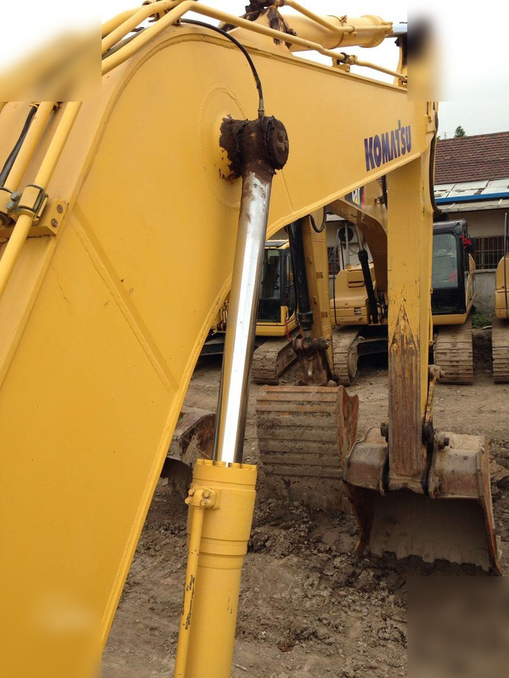 Pelle sur chenille KOMATSU PC220-8: photos 10