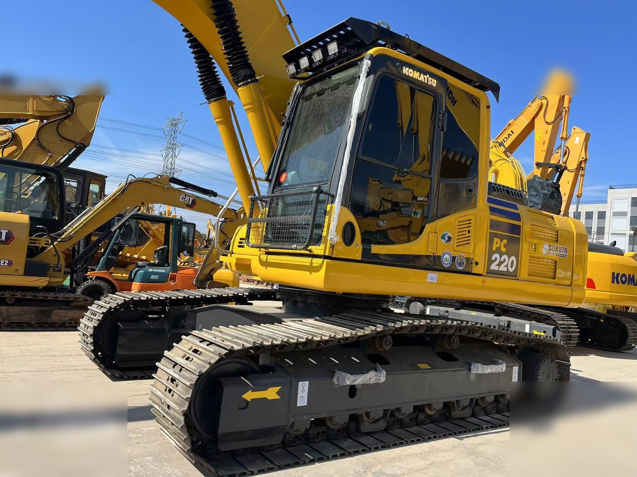 KOMATSU PC220-8 - Pelle sur chenille: photos 5 KOMATSU PC220-8 - Pelle sur chenille: photos 5
