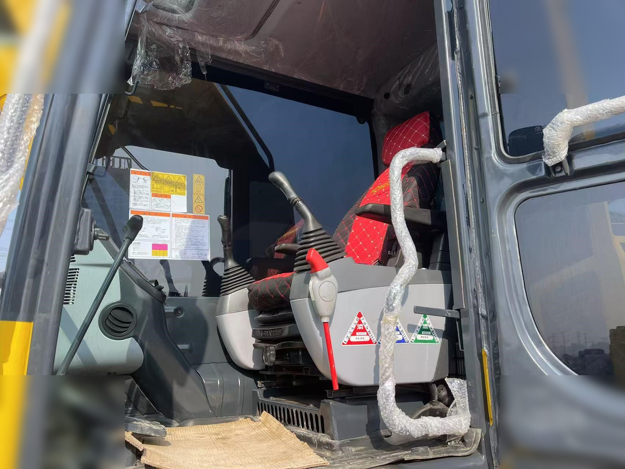 KOMATSU PC220-8 - Pelle sur chenille: photos 5 KOMATSU PC220-8 - Pelle sur chenille: photos 5