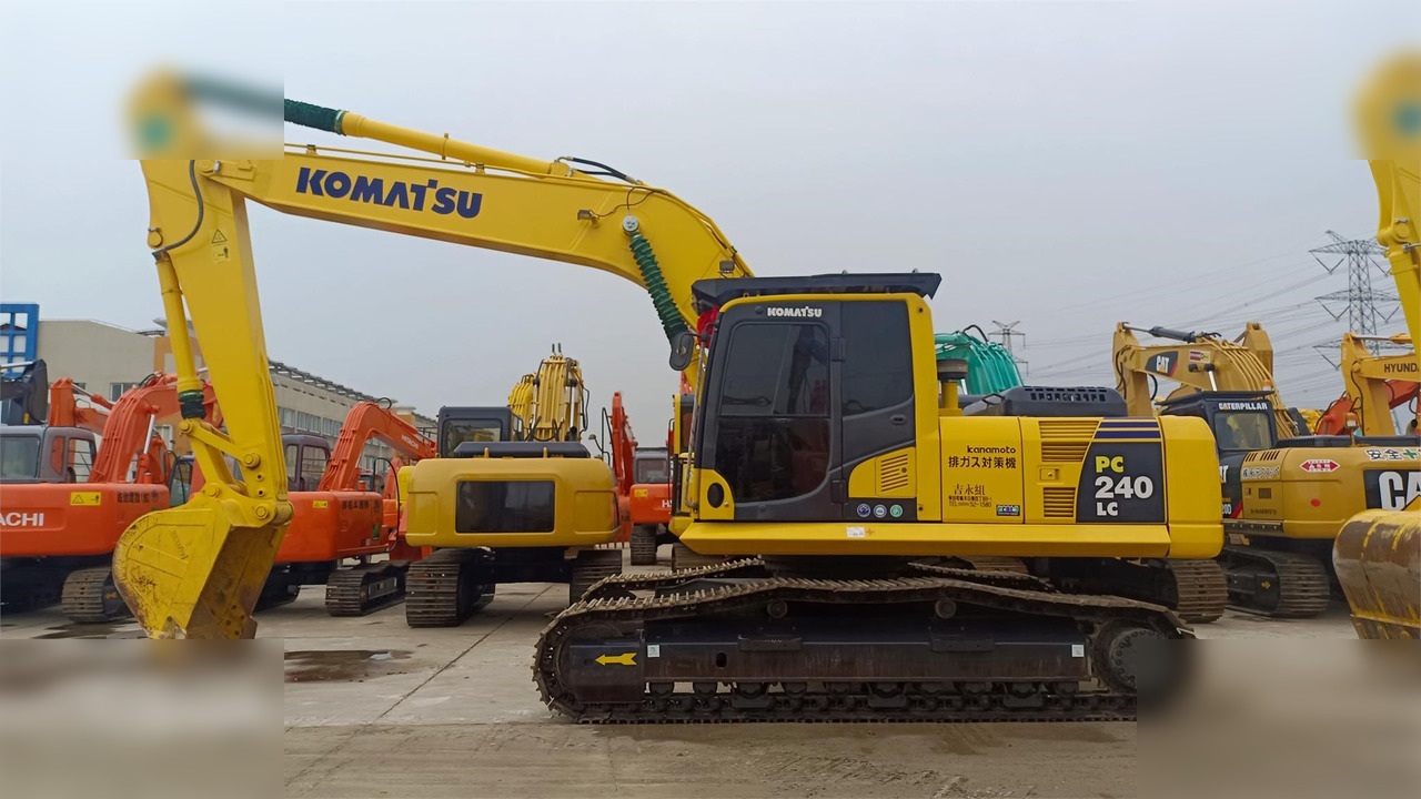KOMATSU PC240 LC-8 - Pelle sur chenille: photos 2 KOMATSU PC240 LC-8 - Pelle sur chenille: photos 2