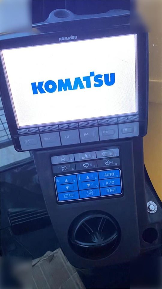 Pelle sur chenille KOMATSU PC300-8M0: photos 11